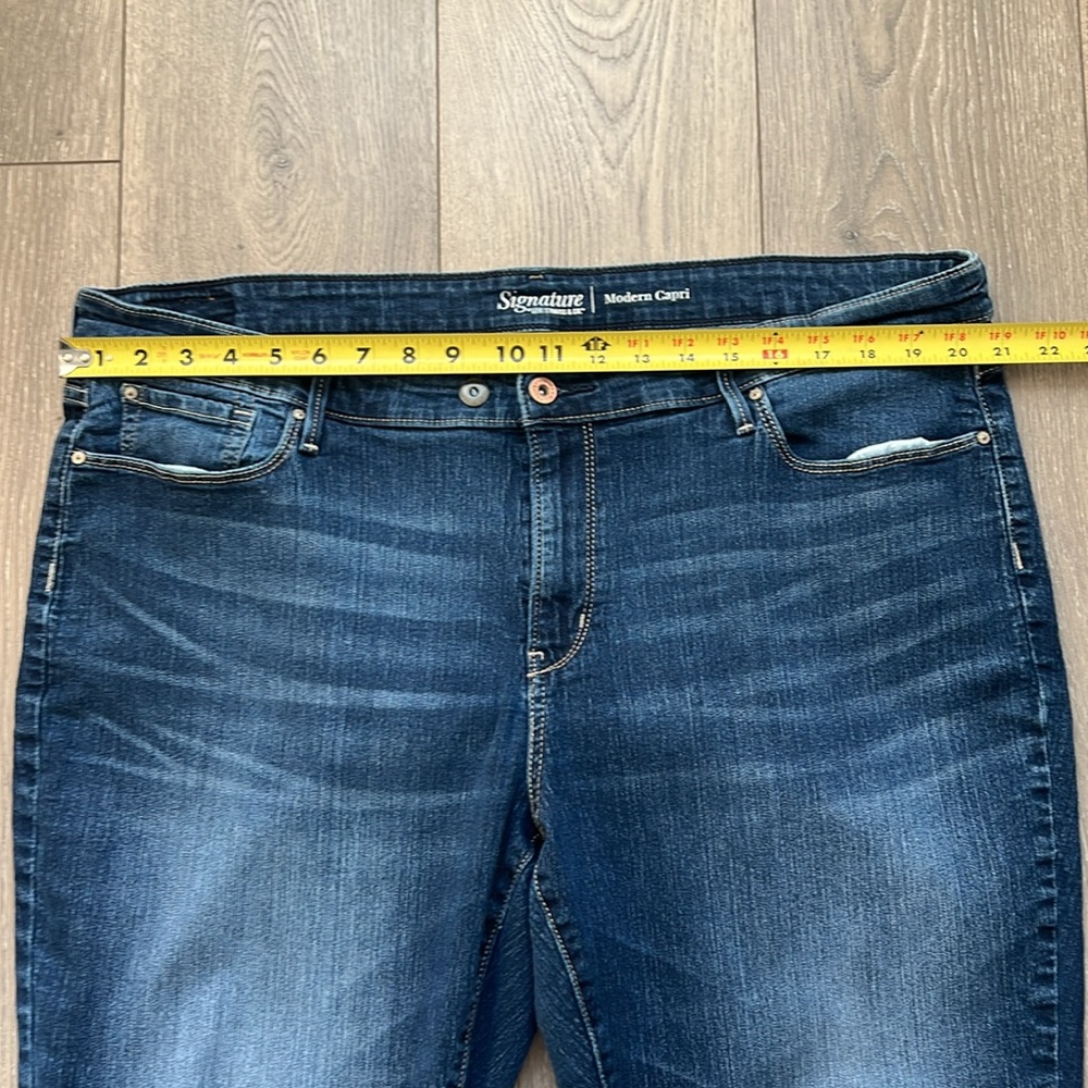 Levi Strauss & Co., modern Capri, Sz 22W, cuffed Capri jeans, stretch, comfy - Picture 10 of 12